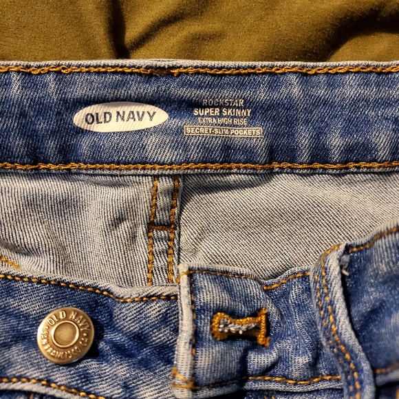 Old Navy Rockstar super skinny high rise jeans - Picture 3 of 4